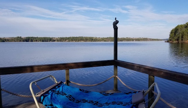 Lakefront living / up to 18 people! 2 nearby lakefront properties in 1 booking