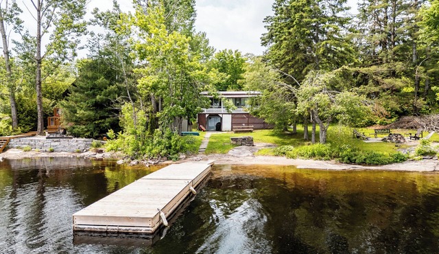 Lakefront Muskoka Retreat 4 Bedroom Cottage