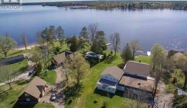 lakefront resort, hot tub, sauna #8