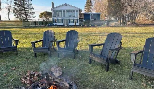 Lakefront Retreat & Game Room