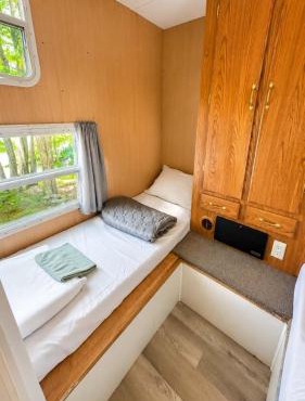 Lakefront RV Cottage in Parry Sound #10