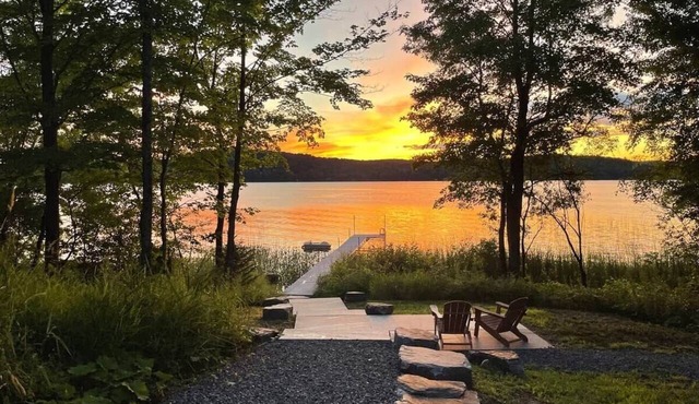 Lakefront Sunset Retreat | 4BR, 3BA, Fast Wi-Fi