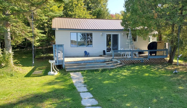 Lakeside Getaway - Close to Sault Ste Marie. Pet-Friendly!