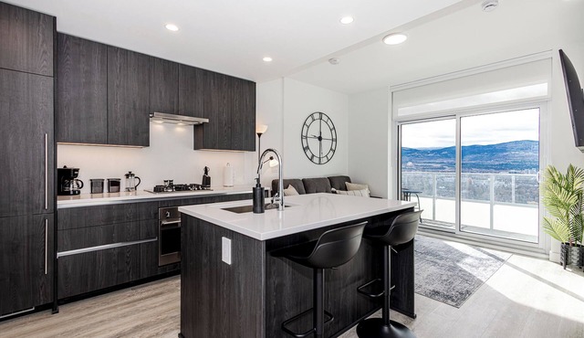 Lakeview | 1 Bedroom Condo