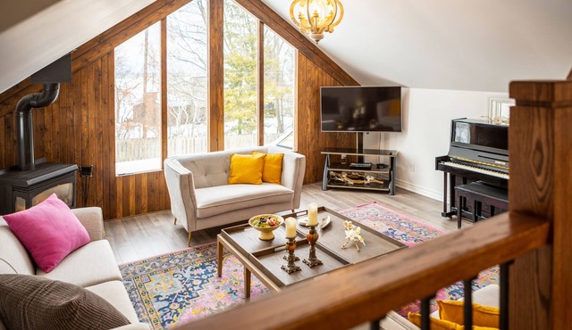 Lakeview 3-Story Family Cottage | 4BR Retreat in Georgina