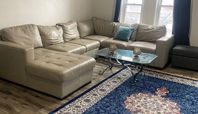 Large Downtown Apartment – Perfect for 4–5 People