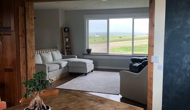 Large, Family Friendly Country Full house near Waterton and Cardston