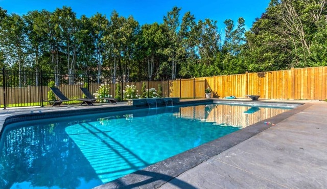 Large Heritage Villa with pool central location