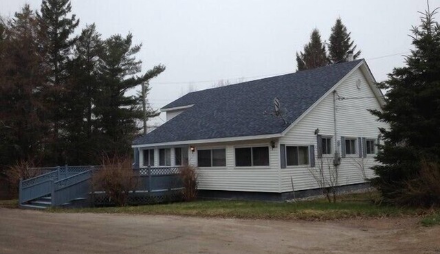 Large Pine Cottage - Parlee Beach, New Brunswick