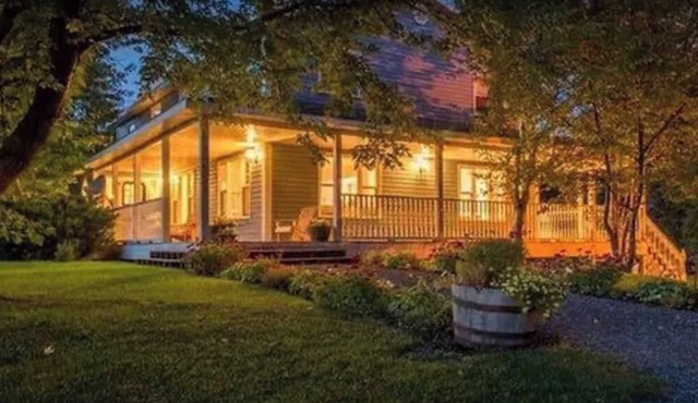 Large, private house with ocean views!