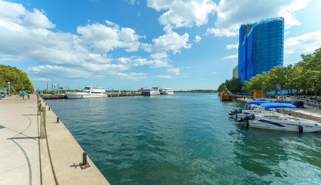 Large Spacious 1 Bed/2 Bath Right on Waterfront!