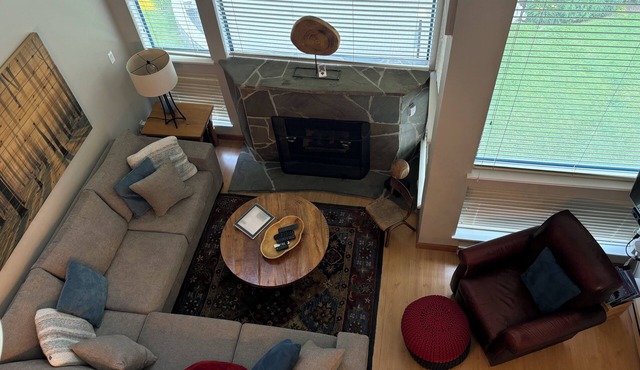 Largest Modernized Top Floor Condo in Greystone Lodge