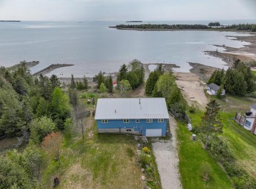 Len Cove - Your Lakeside Retreat in Howdenvale