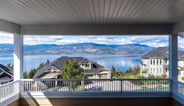 Licensed Lakeview 2 bedroom relaxing in Beautiful Kelowna