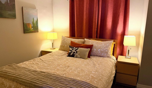 Light Bright Basement Apartment in quiet nieghbourhood
