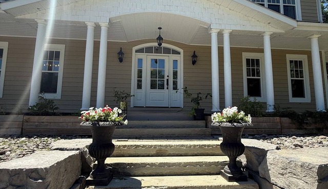 Living in nature with all the beautiful amenities and next to city