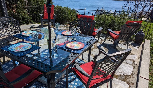 Location! Location! Waterfront! Amazing views! 2 Bedroom comfort.