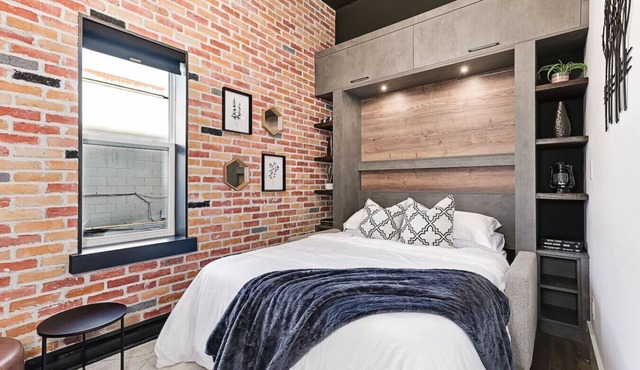 Loft-Style Studio w/Murphy Bed in DT Collingwood