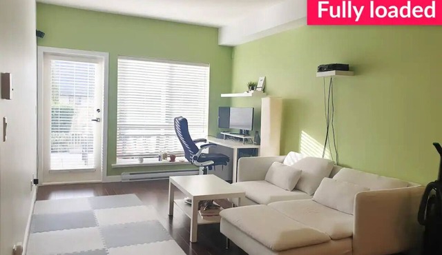 [LONG-TERM] Stunning room near Skytrain, park. Remote worker dream. Netflix/HDTV