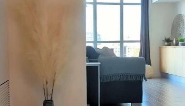 Lovely 2 Bed Condo in Downtown Toronto