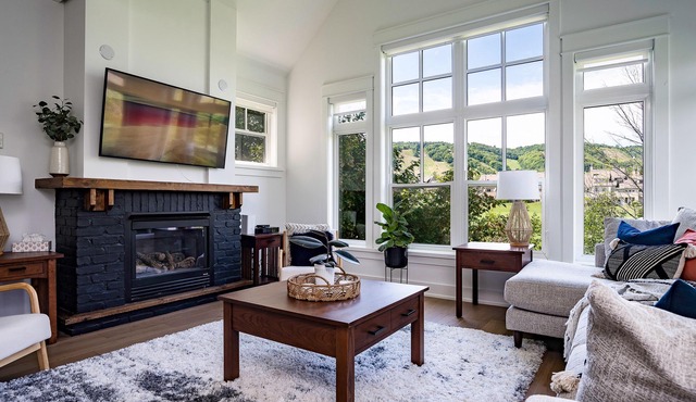 Lovely 3 Bedroom Condo With Stunning Views