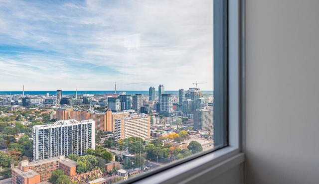 Lovely Condo in Downtown