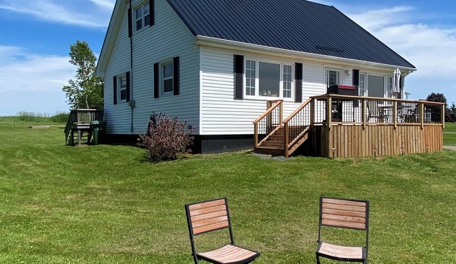 Lower Bay Cottages/Surrounded by beautiful Canadian beaches!