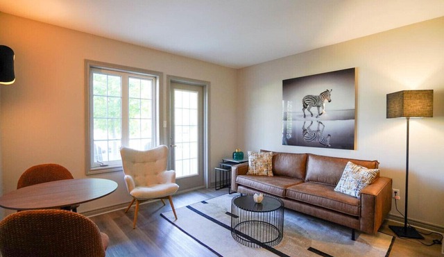 Lower Level LuxSuite - 1min Walk from Heated Pool!