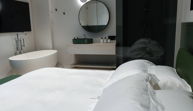 Lux Designer 1 Bdrm, Ensuite bathroom w/tub & shower, powdr Rm, Pet & concierge