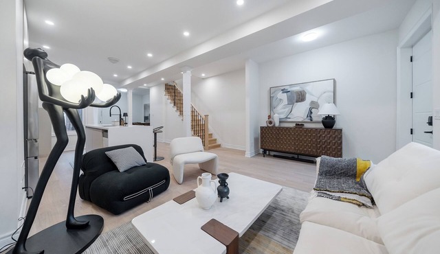 Luxe Group Stay in King West