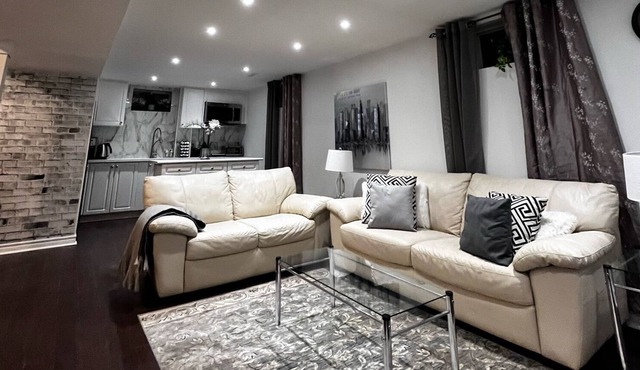 Luxurious 2 Bedroom Basement Apartment