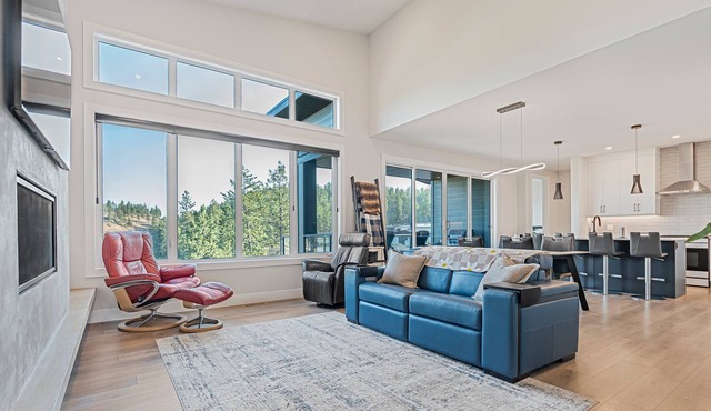 Luxurious 4-Bedroom Retreat with Views in McKinley Beach