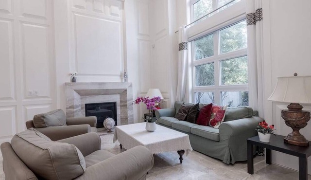 Luxurious 6-bedrooms house