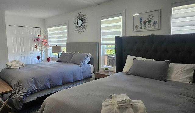 Luxurious 7-Bed Home with 3.5 Baths - Surrey Fleetwood(10 min - Guilford Mall)