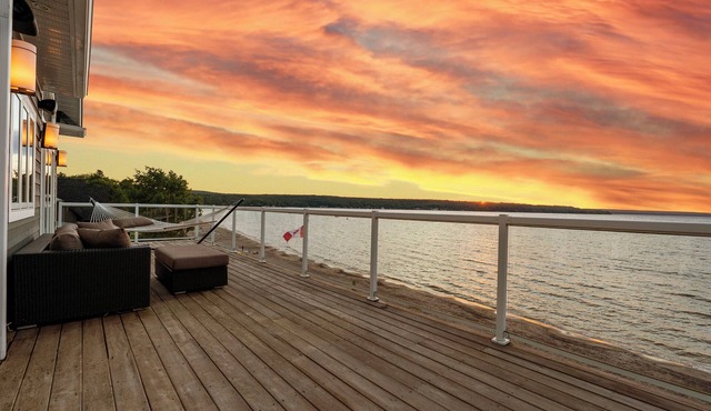 Luxurious Cottage in Tiny 5bd4bth|Private Beach Front in Tiny