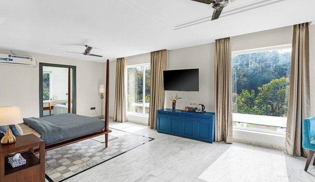 Luxurious forest view quaint resort 10 bedrooms in charming Rishikesh in Rishikesh
