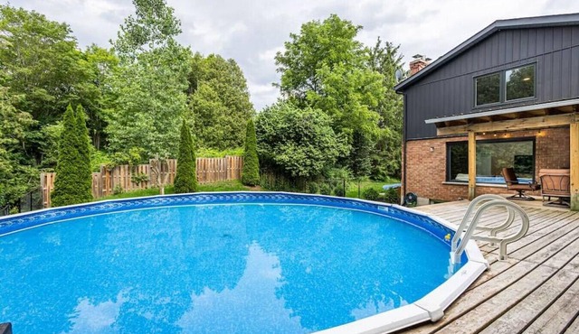 *Luxurious Haven* - Pool, Spacious Yard & Fire Pit