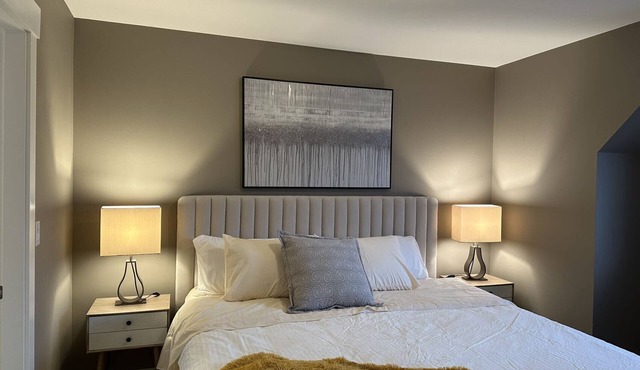 Luxurious King Bed Private Entrance In Ladner