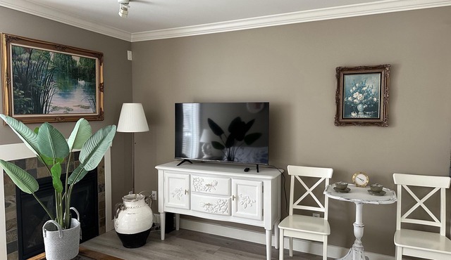 Luxurious King Bed Private Entrance In Ladner
