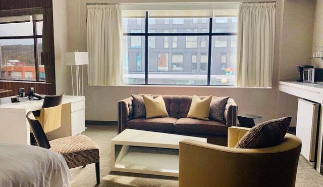 Luxurious private downtown room