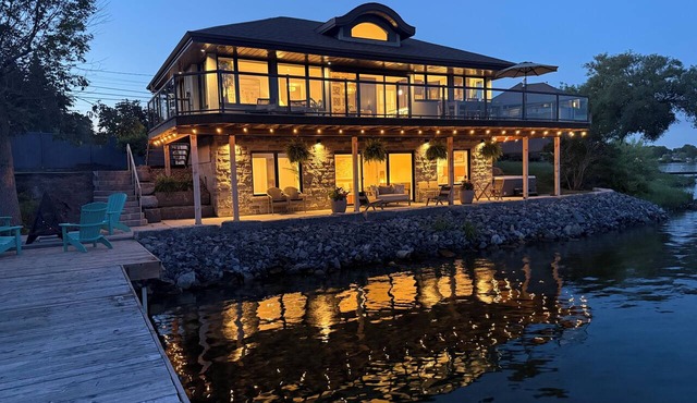 Luxurious Riverfront Retreat, Dock, Beach, Hot tub in Cornwall