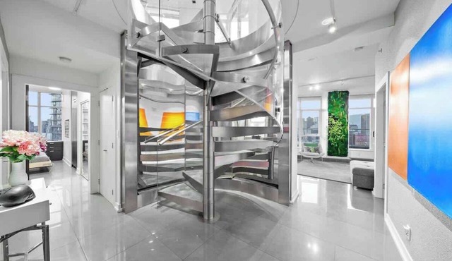 Luxurious Skyview Penthouse