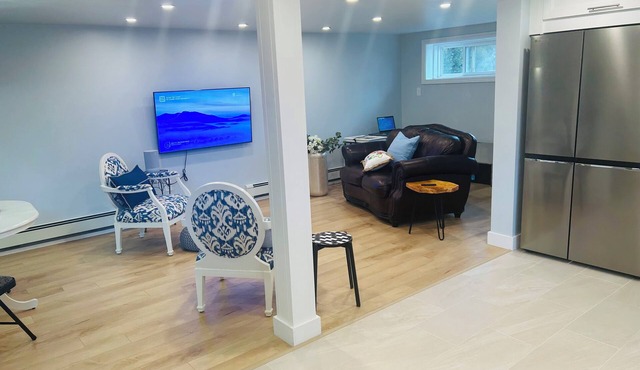 Luxury 2-bed, 1-bath apartment in the heart of Alliston. Walk to downtown!