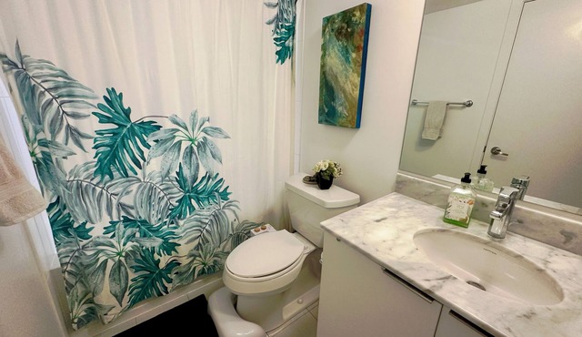 Luxury 2 Bed 2 Bath In The Heart of Toronto