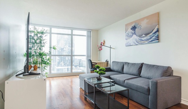 Luxury 2BR Condo in Downton, Steps to Subway