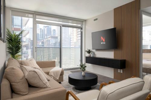 Luxury 3BR 2BA with 2 King Beds Sleeps 8 on Yonge