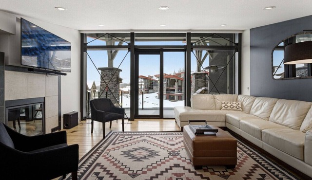 Luxury 4 bedroom chalet ski in/out