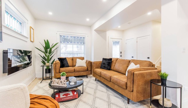 Luxury 5BR Family Oasis W/GameRoom/King Bed/Hot Tub/Pool
