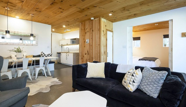 Luxury B & B 2 bdrm Chalet unit w/private yard, hottub, walk to ski and village