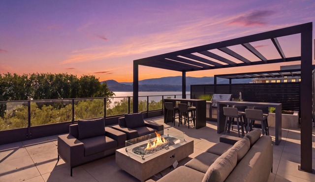 Luxury Beachfront Retreat 3BR Penthouse Condo w/Lake Views